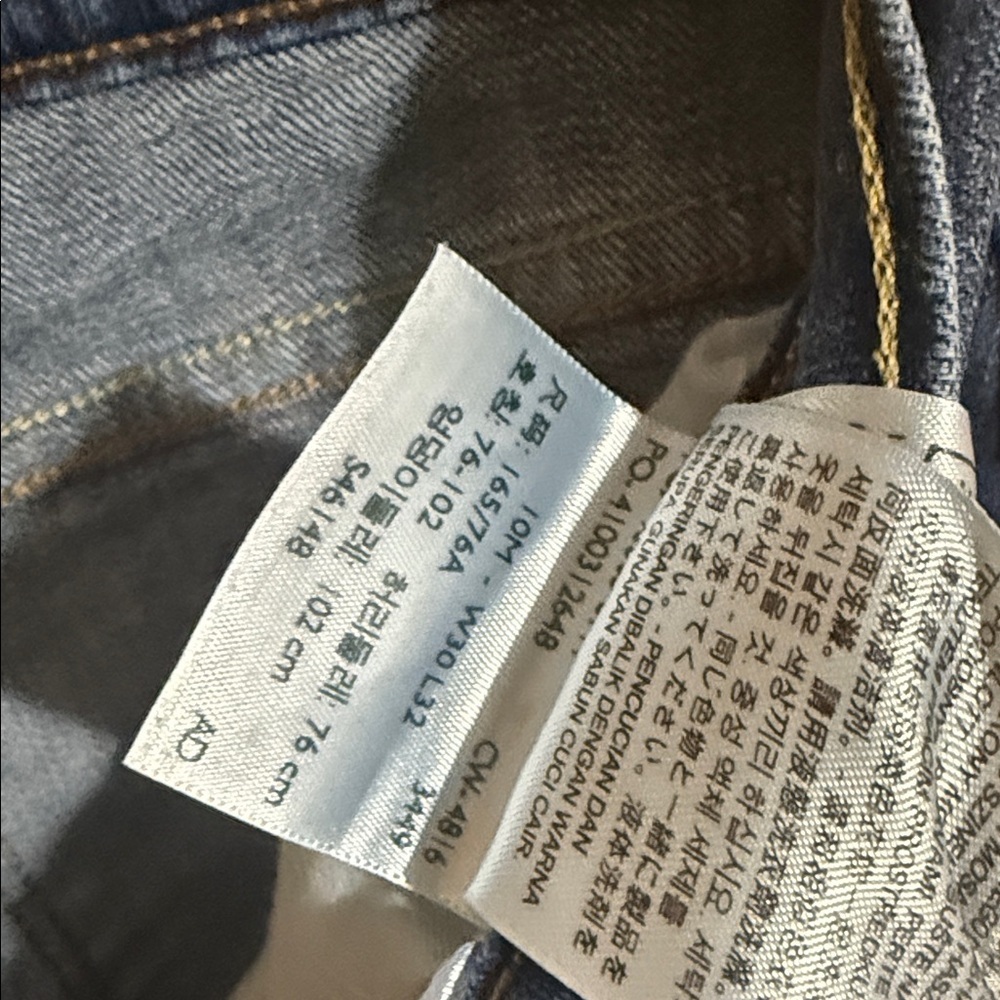 Stylish Levi’s Women's Straight Leg Jeans - Picture 6 of 6